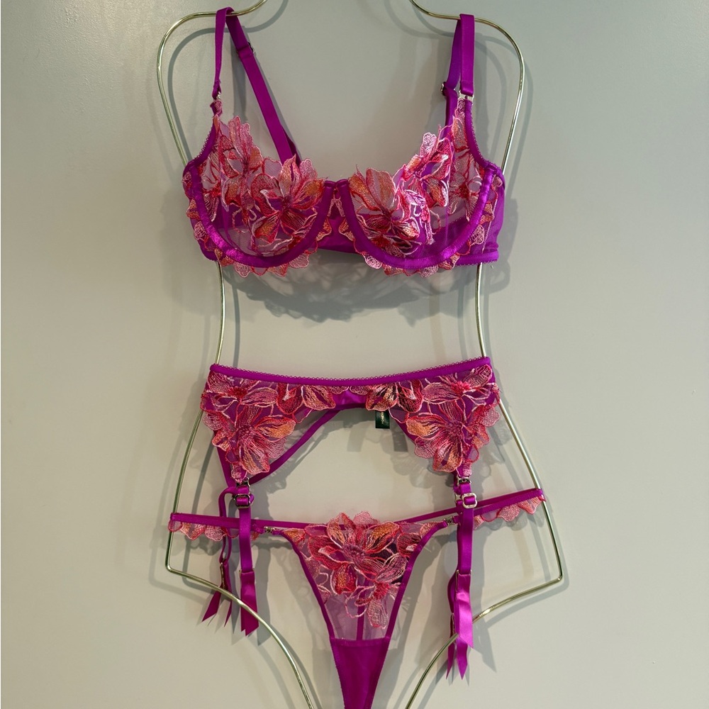 💖 Honey Birdette “Aurora Sunset” Fuchsia & Coral Lace Bra + Garter + Thong Set